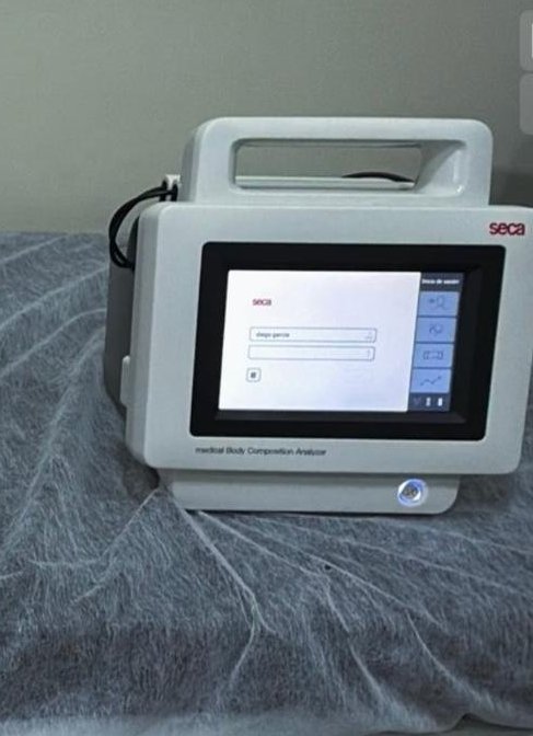 SECA mBCA 525 — Bioimpedancia médica en CONM Quetzaltenango